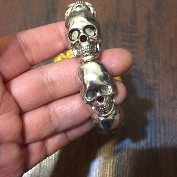 2 Pc lot of skull stretch Bracelet - Picture 2 of 2